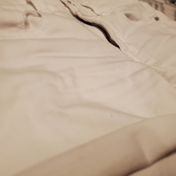 White AEO Midi Shorts size 2 - Picture 2 of 5